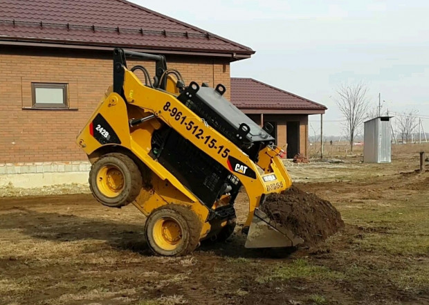 Услуги мини-погрузчика с гидромолотом Bobcat s250