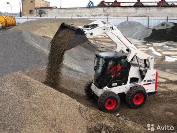 Аренда минипогрузчика с ямобуром BOBCAT S175