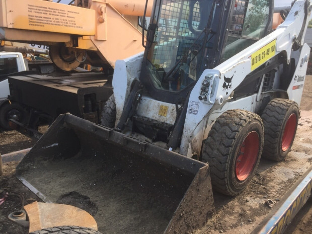 Аренда минипогрузчика с ямобуром BOBCAT S175